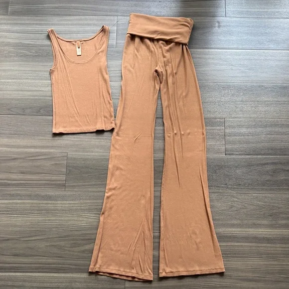 SKIMS Soft Lounge Rib Tank & Foldover Flare Pants Set Camel Tan XS/S - Picture 2 of 6